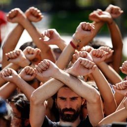 A prescindere da quello che succederà sabato a Romaper la manifestazione degli indignados (o  meglio, indignatos, come ha detto ieri il senatore Nania che conosce le lingue ma si ostina a nasconderlo),